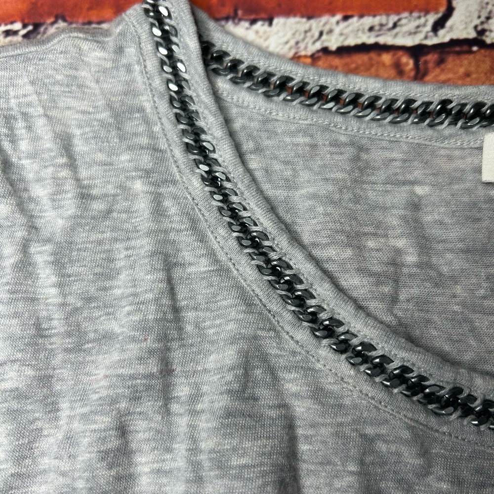 Gray Tee with Metal Chain Neckline Size Small - Picture 3 of 6